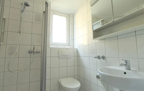 Edificio ad uso di rendita ideale a Hauterive – 6 appartamenti a 5 minuti a piedi dal lago