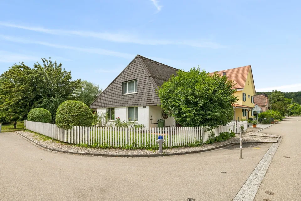 Casa unifamiliare indipendente, soleggiata con giardino spazioso
