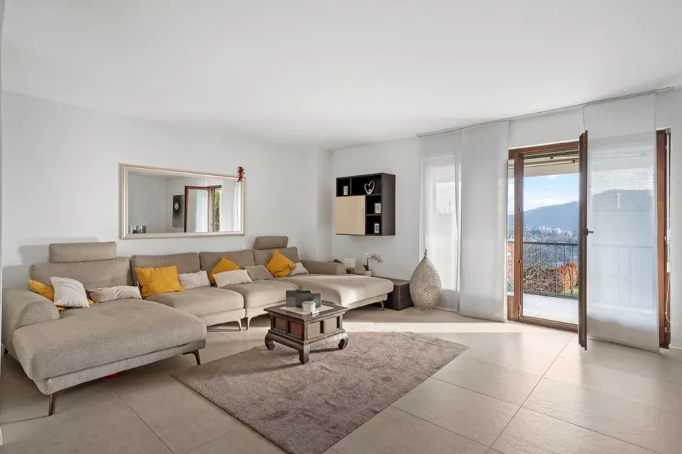 Casa gemella uni-bifamiliare con giardino e vista