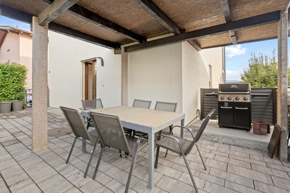 Zweifamilienhaus mit Garten und Aussicht – Foto 17 von 30