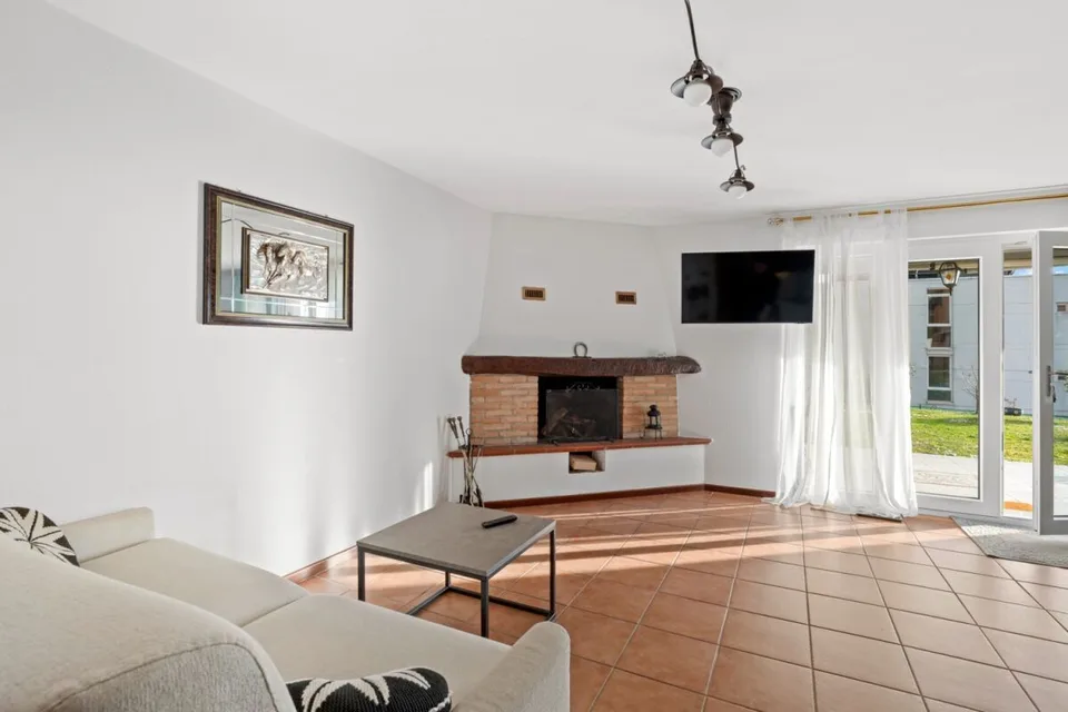 Zweifamilienhaus mit Garten und Aussicht – Foto 18 von 30