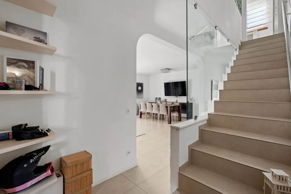 Zweifamilienhaus mit Garten und Aussicht – Foto 7 von 30
