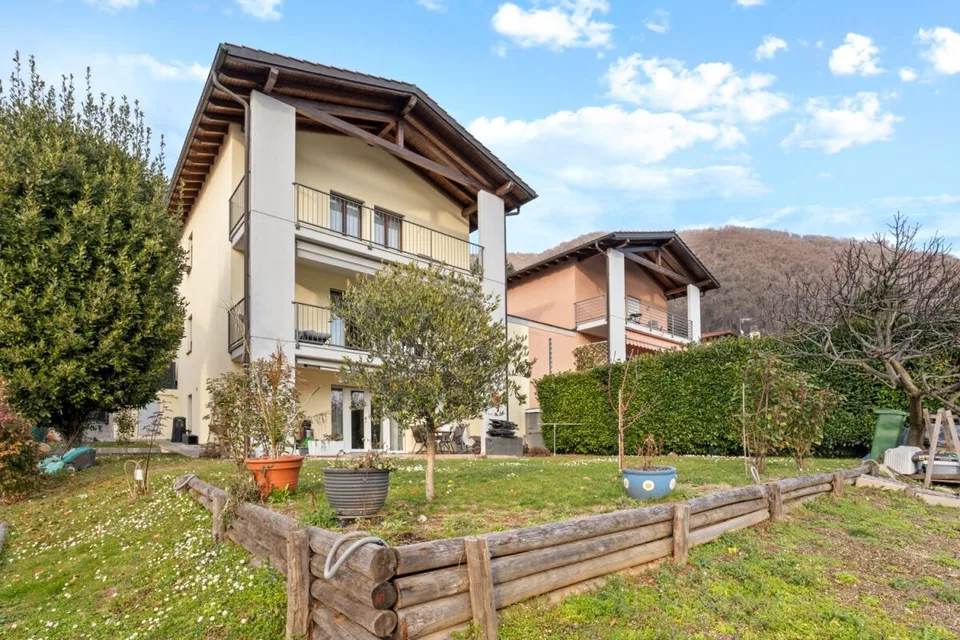 Zweifamilienhaus mit Garten und Aussicht – Foto 29 von 30