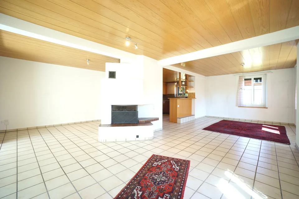 Ampia casa unifamiliare di 6.5 locali in una posizione attraente con riserva di terreno edificabile