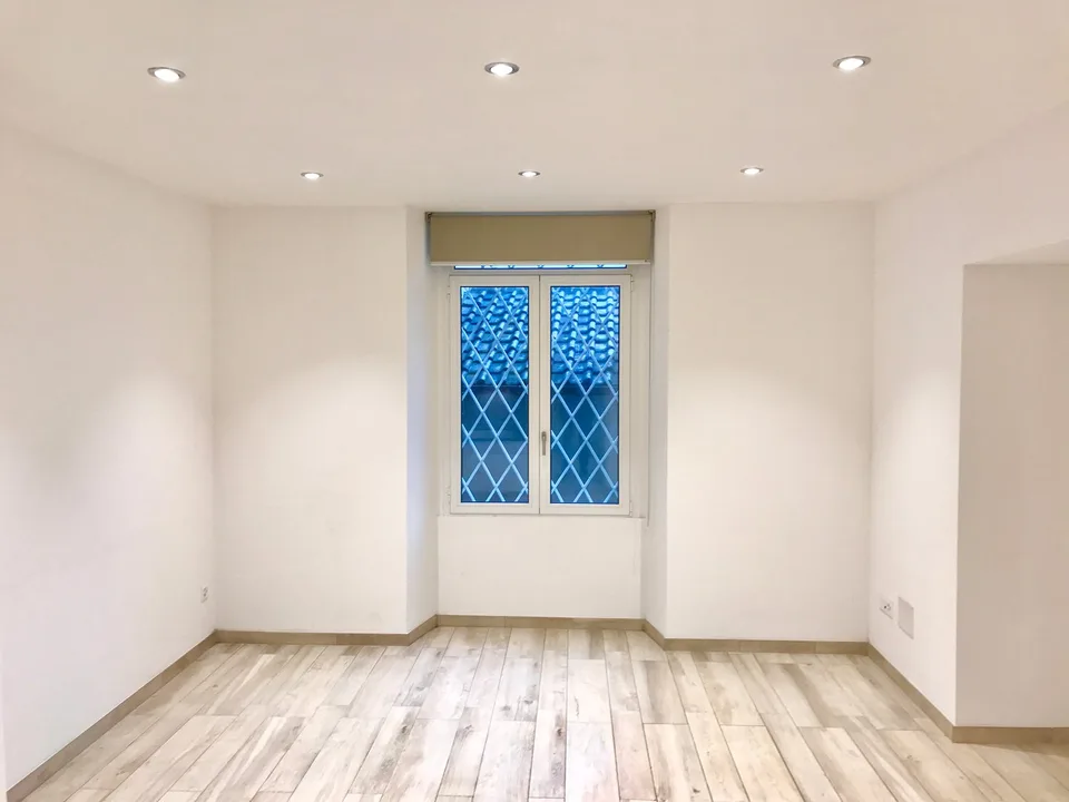 Moderne Wohnung vis-à-vis vom neuen Coop