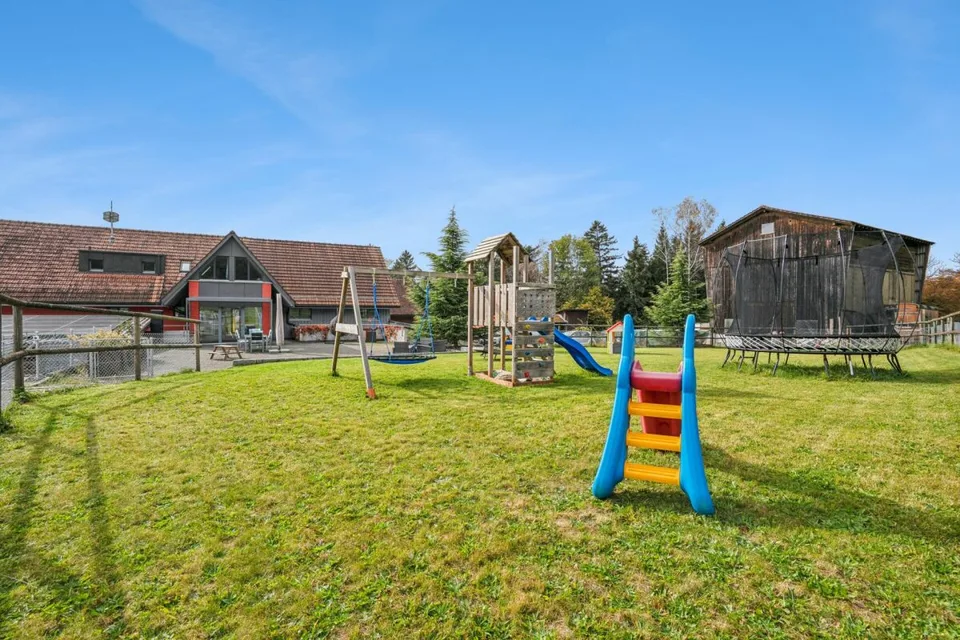 *NEW PRICE* - FRESHLY RENOVATED RESIDENTIAL HOUSE WITH RIDING ARENA, ROUNDPEN AND LARGE PASTURE AREAS – photo 16 of 18
