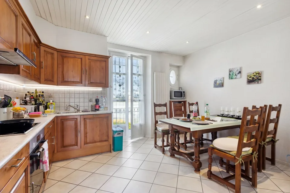 Bel immeuble familial ou de rendement (4.8%)
