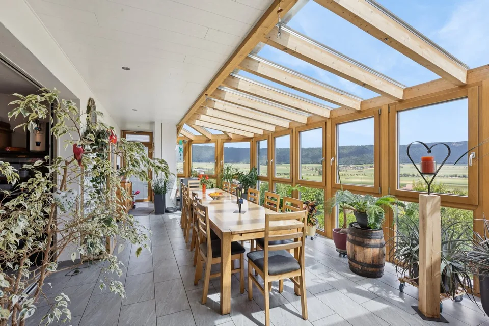 Geräumige Villa mit Panoramablick und separaten Räumen