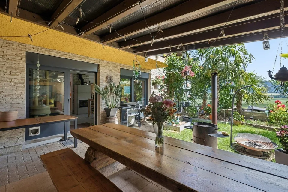 Geräumige Villa mit Panoramablick und separaten Räumen – Foto 6 von 11