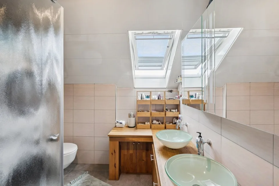 Geräumige Villa mit Panoramablick und separaten Räumen
