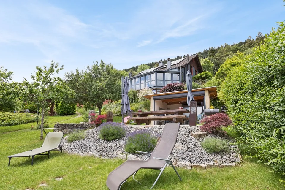 Geräumige Villa mit Panoramablick und separaten Räumen – Foto 8 von 11