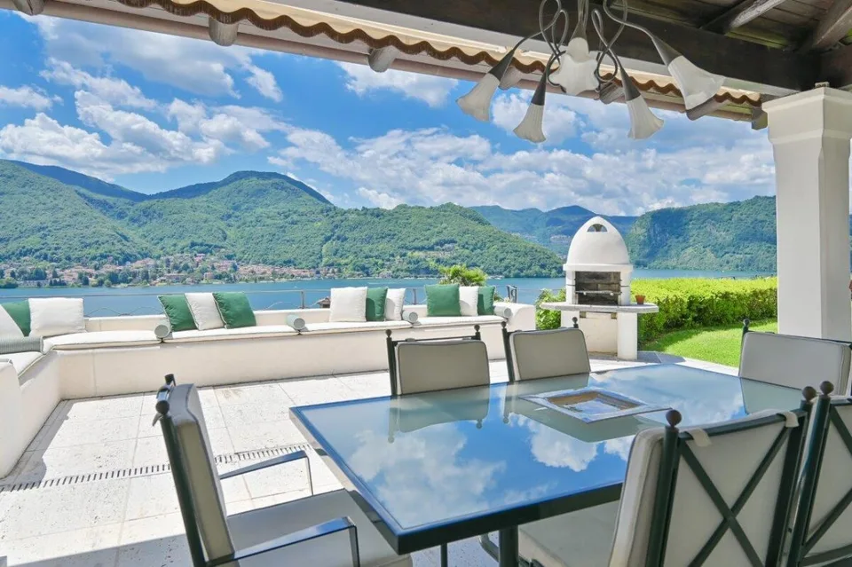 Splendida villa con fascino mediterraneo, piscina e fantastica vista lago
