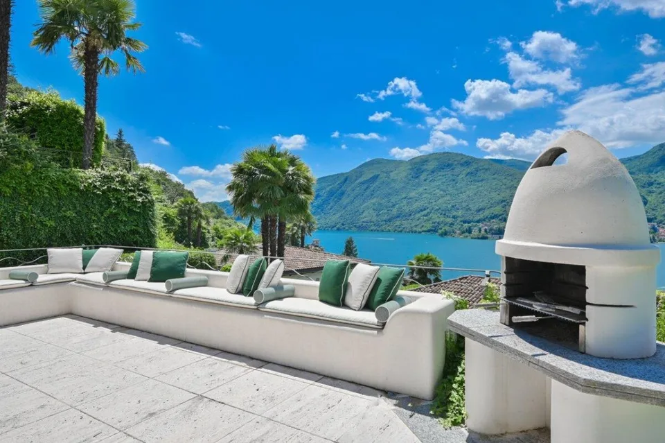 Traumhafte mediterrane Villa mit Schwimmbad und fantastischer Seesicht – Foto 6 von 11