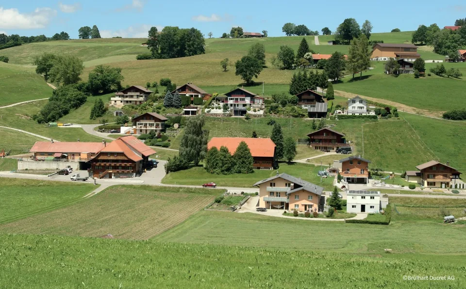 Zwei Bauparzellen für Einfamilienhaüser mit bewilligtem Bauprojekt - Terrains à bâtir pour villa individuelle avec permis en force