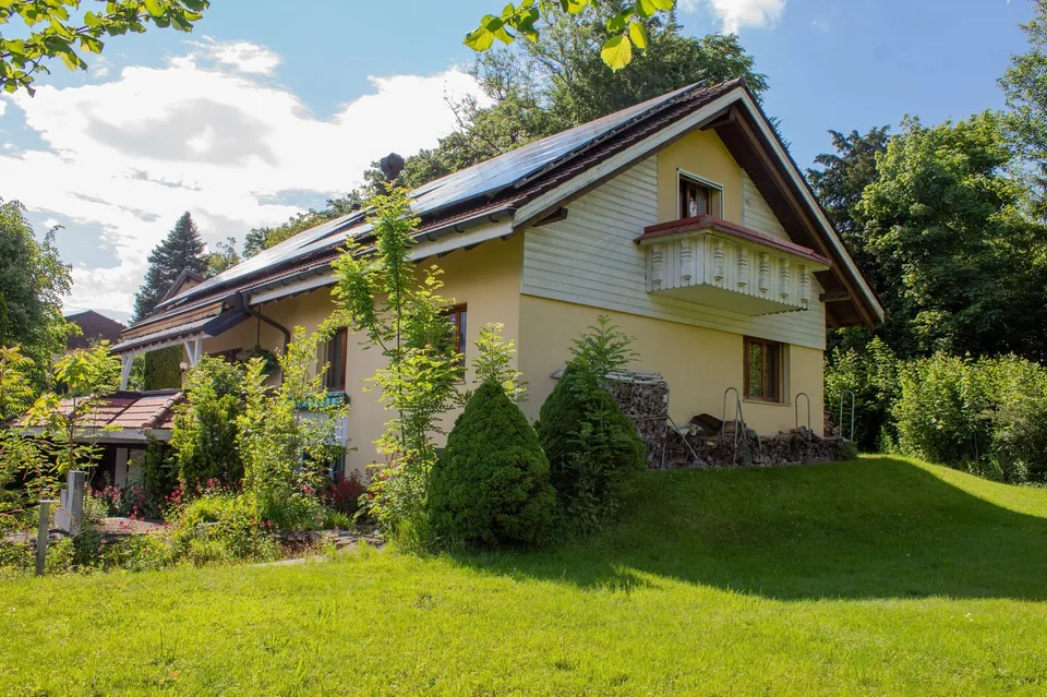 8.5-Zi. EFH mit Einliegerwohnung in Benken - grosszügiges Grundstück