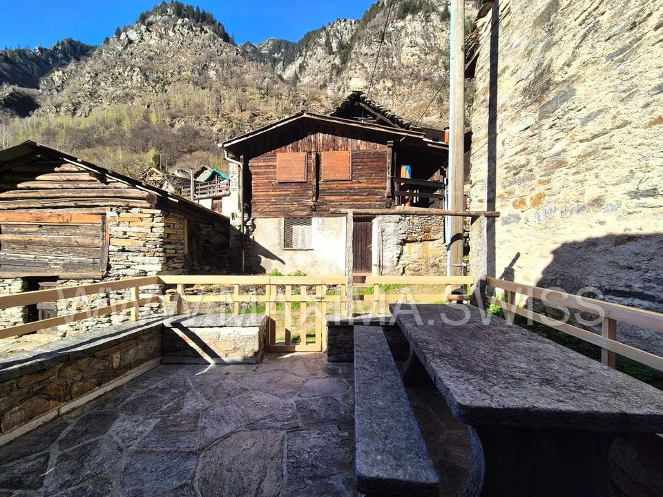 BIASCA – VAL PONTIRONE: CARATTERISTICO RUSTICO CON VISTA APERTA