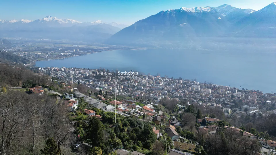 Terreno in zona tranquilla con vista lago