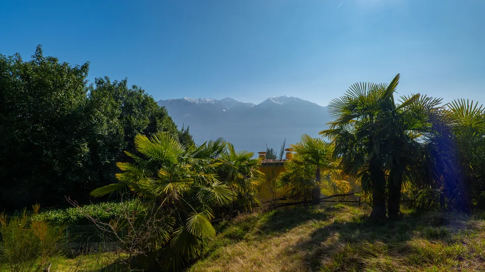 Terreno in zona tranquilla con vista lago