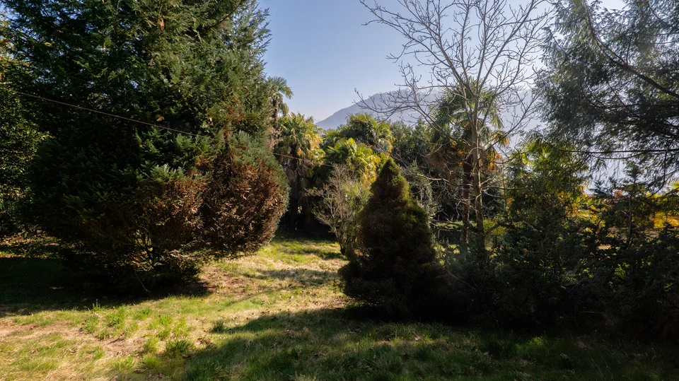 Terreno in zona tranquilla con vista lago