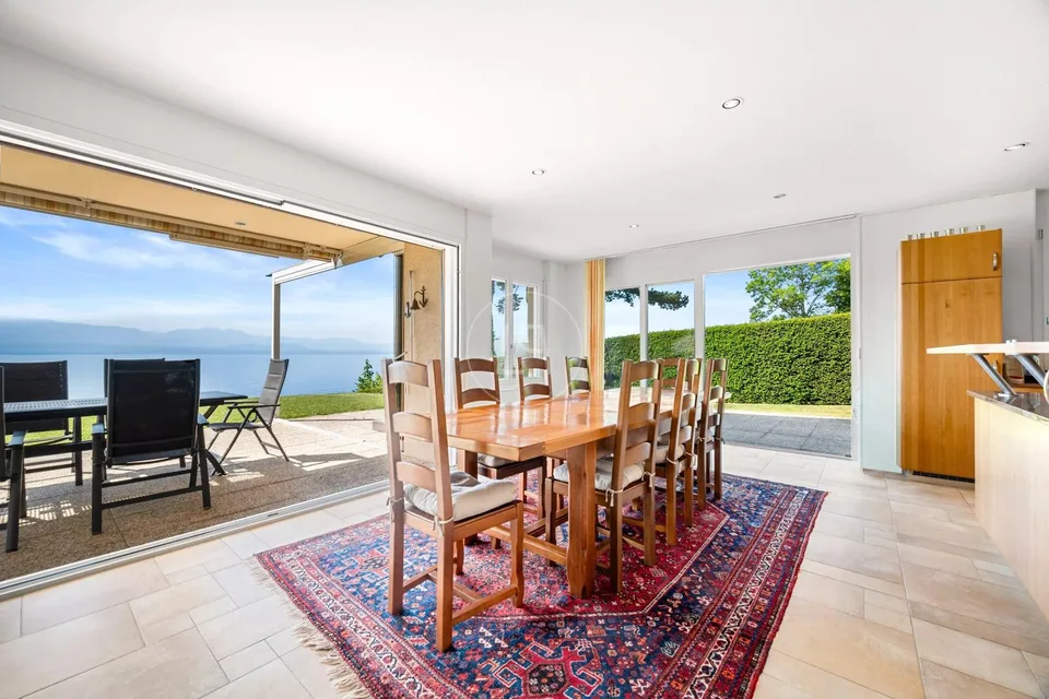Rare, Pleasant waterfront villa, private beach and piers, St-Prex – photo 7 of 13