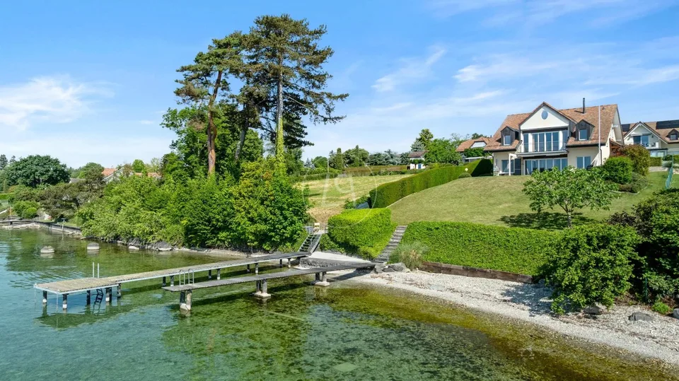 Rara villa con spiaggia a St-Prex
