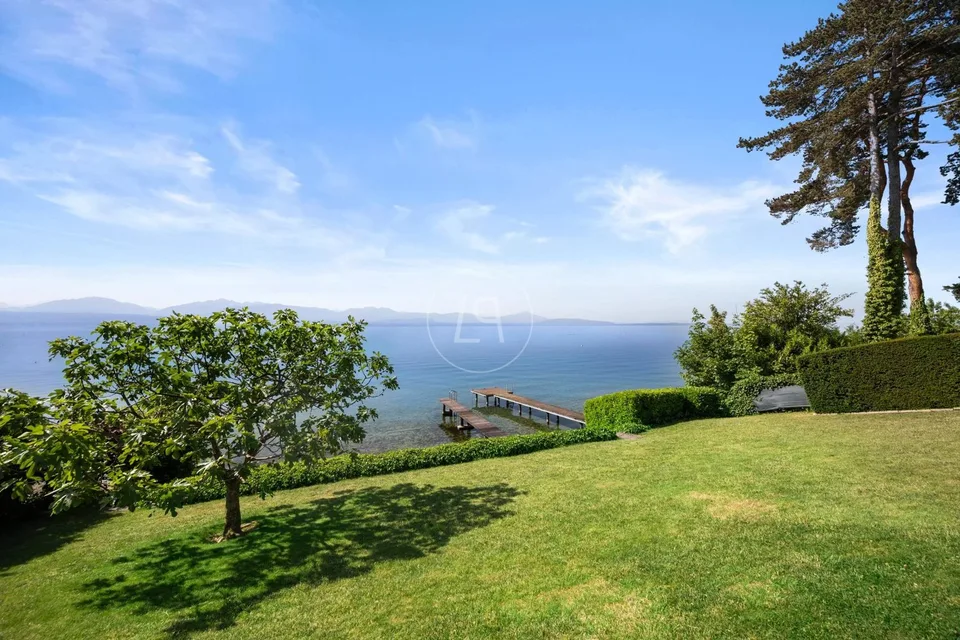 Rare, Pleasant waterfront villa, private beach and piers, St-Prex – photo 11 of 13