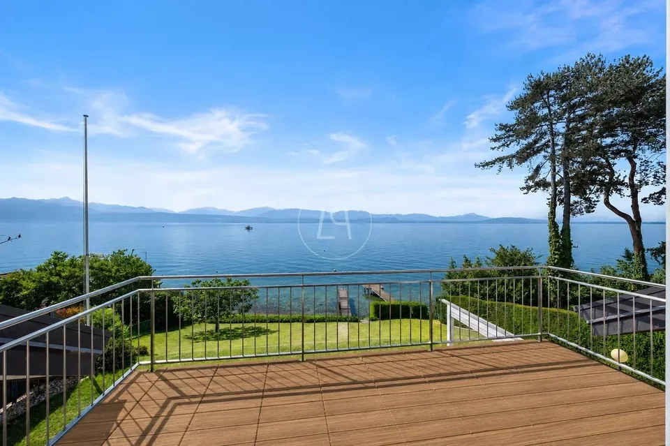 Rare, Pleasant waterfront villa, private beach and piers, St-Prex – photo 13 of 13