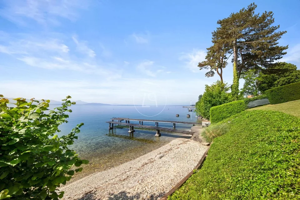 Rara villa con spiaggia a St-Prex