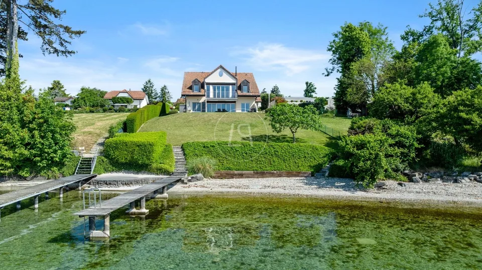 Rara villa con spiaggia a St-Prex