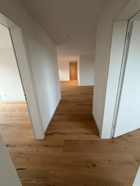 DIE LETZTE 4.5-ZIMMER WOHNUNG MIT 2 BALKONEN IM KERN VON SCHMITTEN – Foto 8 von 17