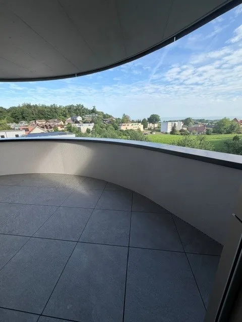 DIE LETZTE 4.5-ZIMMER WOHNUNG MIT 2 BALKONEN IM  KERN VON SCHMITTEN