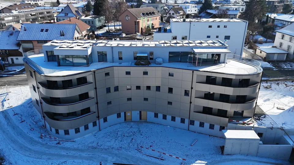 DIE LETZTE 4.5-ZIMMER WOHNUNG MIT 2 BALKONEN IM KERN VON SCHMITTEN – Foto 13 von 17