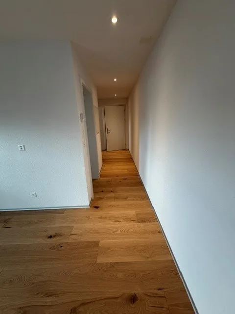 DIE LETZTE 4.5-ZIMMER WOHNUNG MIT 2 BALKONEN IM KERN VON SCHMITTEN – Foto 7 von 17