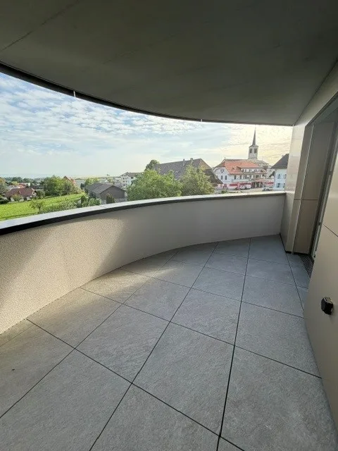 DIE LETZTE 4.5-ZIMMER WOHNUNG MIT 2 BALKONEN IM KERN VON SCHMITTEN – Foto 9 von 17