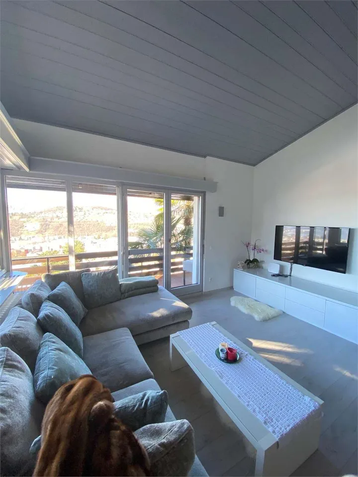 Villa mit Seeblick, Garten und Pool – Foto 7 von 13
