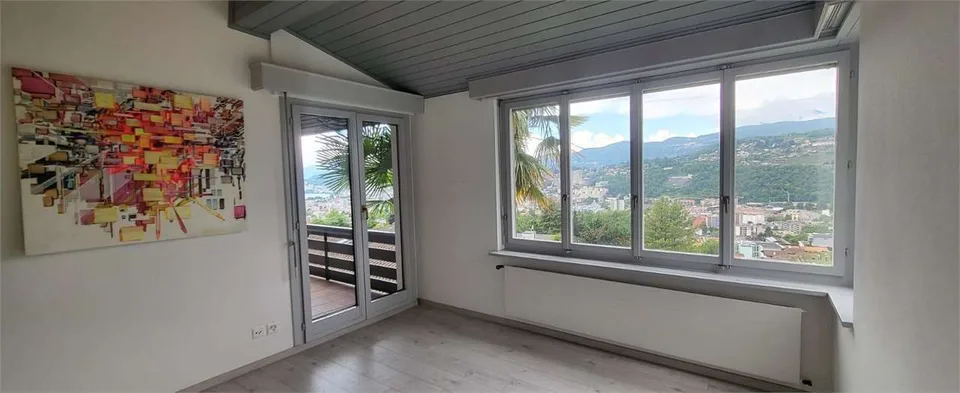 Villa mit Seeblick, Garten und Pool – Foto 12 von 13