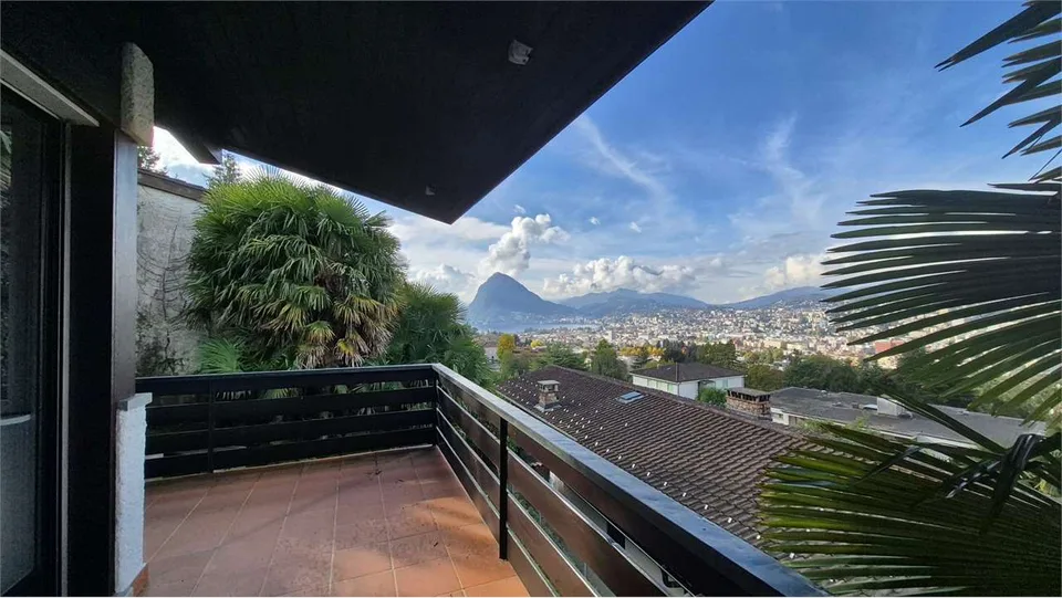 Villa avec vue sur le lac, jardin et piscine