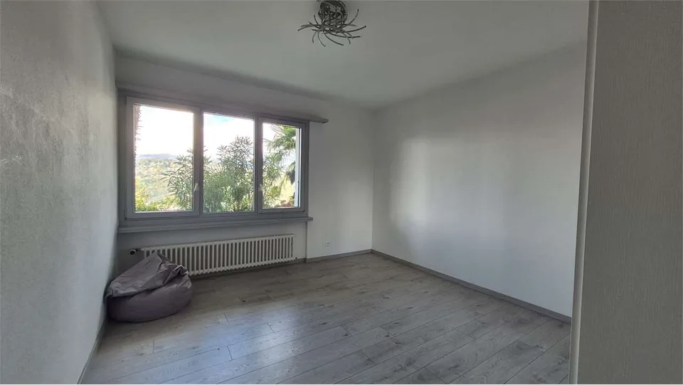 Villa mit Seeblick, Garten und Pool – Foto 13 von 13