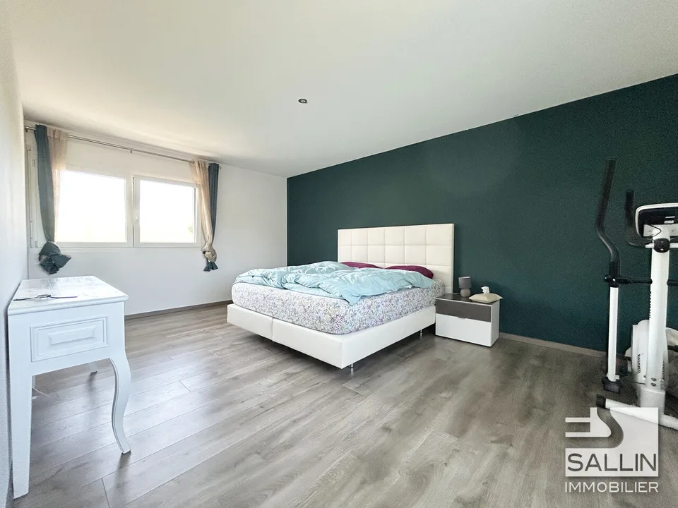 Proprietà di lusso con piscina e appartamento di 2½ locali
