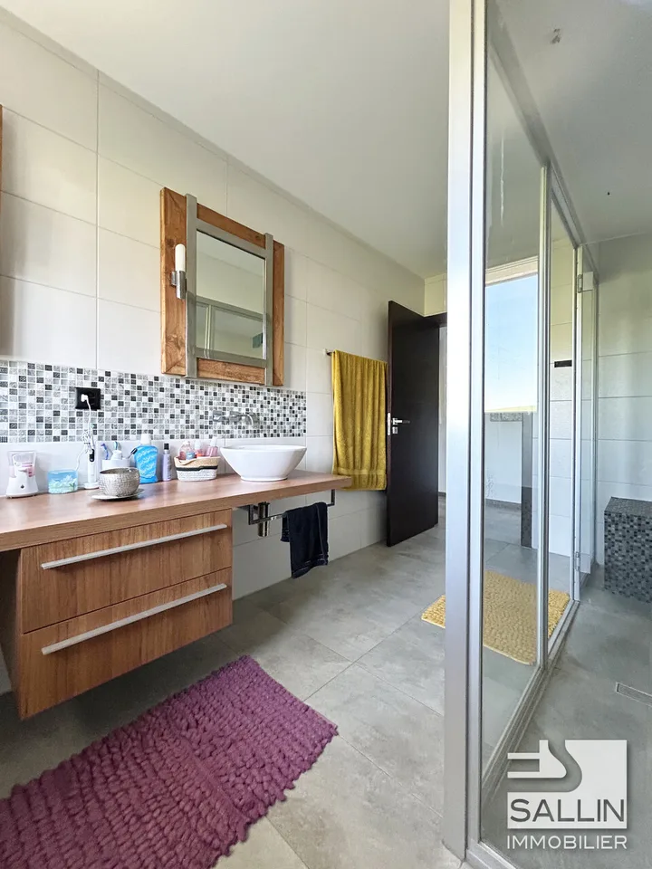 Proprietà di lusso con piscina e appartamento di 2½ locali – foto 6 di 11