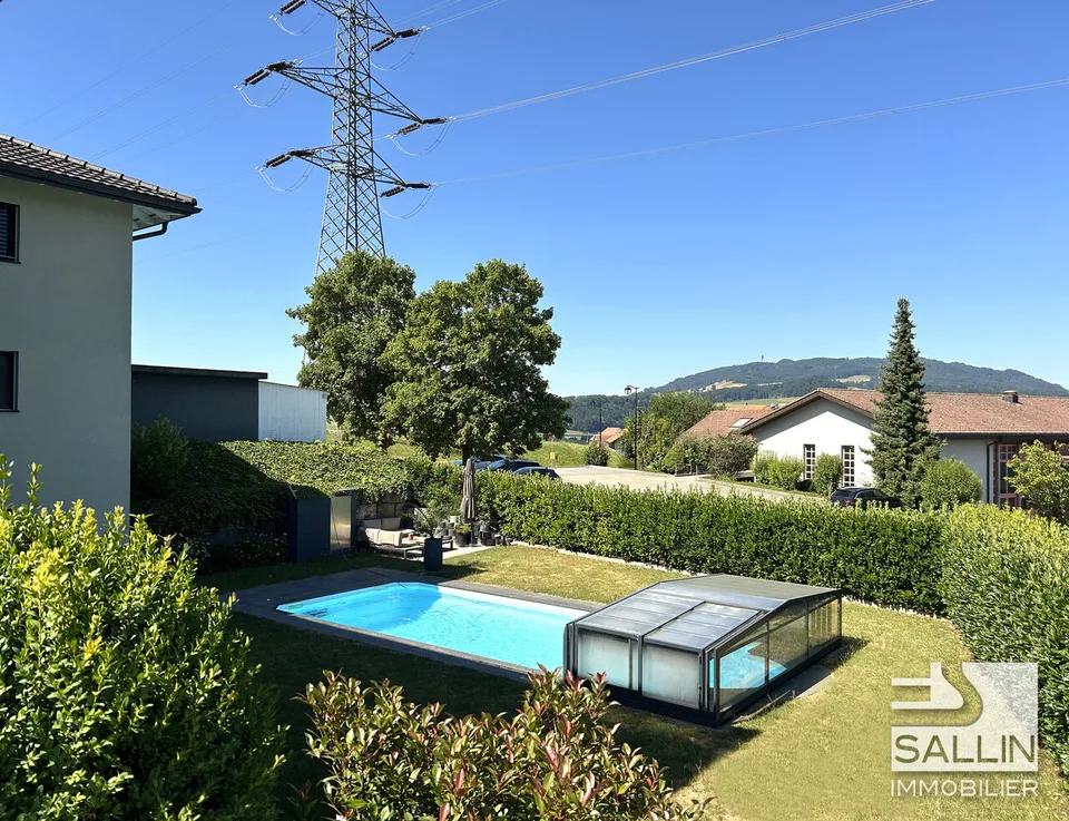 Propriété de haut standing avec piscine et appartement de 2½ pièces