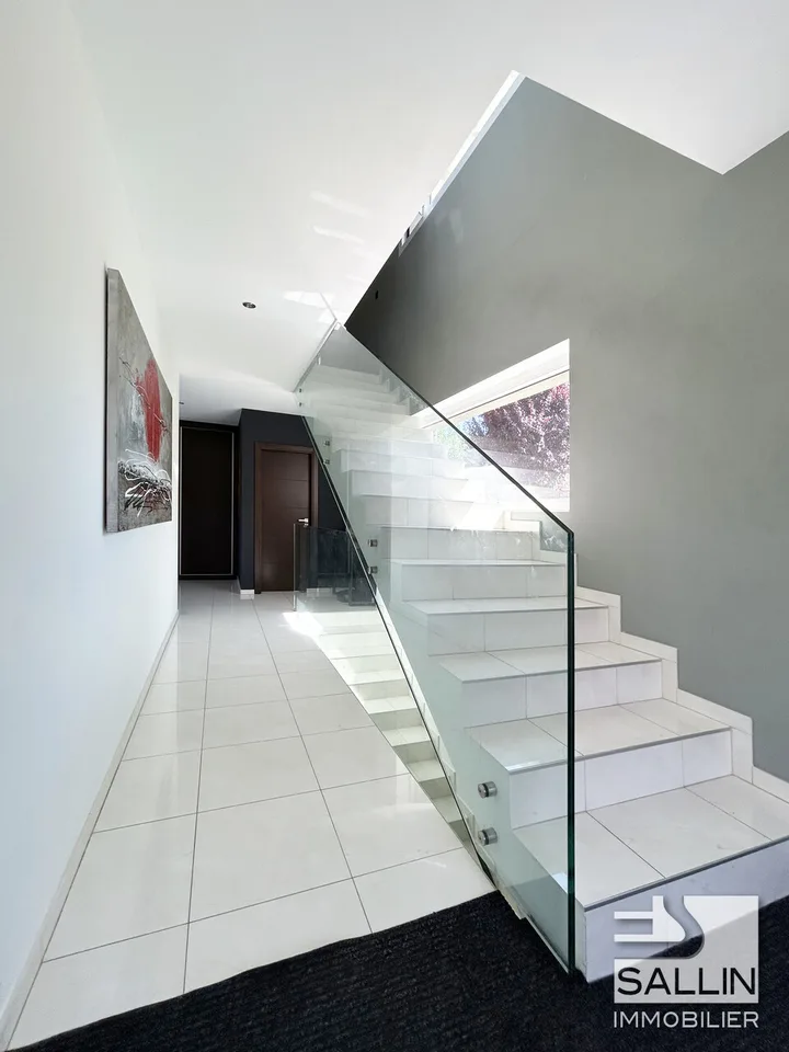 Proprietà di lusso con piscina e appartamento di 2½ locali – foto 8 di 11