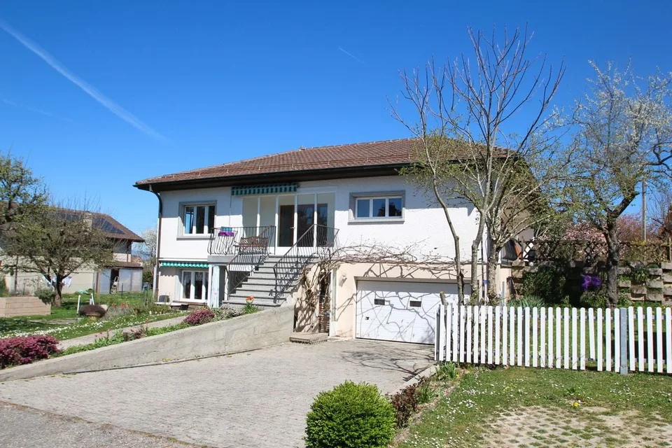 Maison individuelle à rénover composée de 2 logements