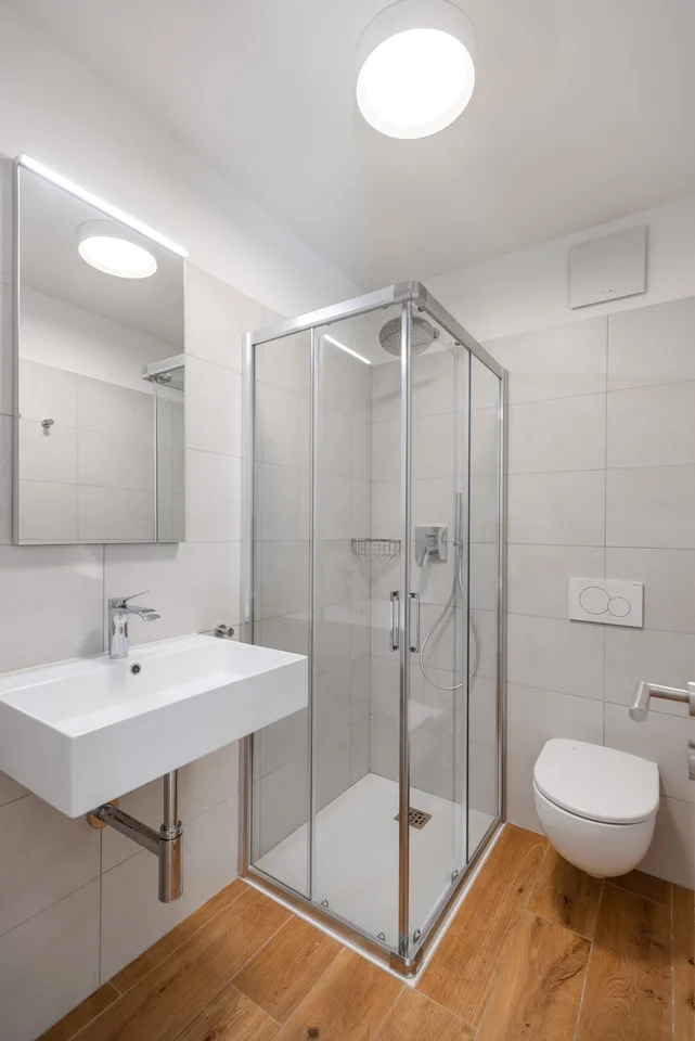 Ehemalige, komplett renovierte Villa, Duplex in erster Lage mit privatem Garten