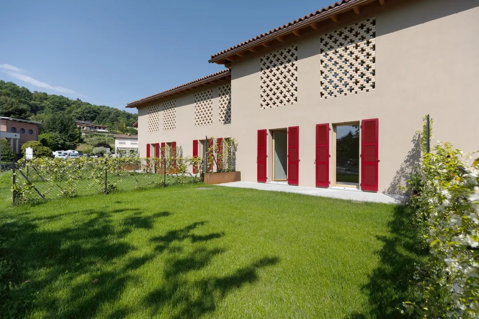 Ehemalige, komplett renovierte Villa, Duplex in erster Lage mit privatem Garten