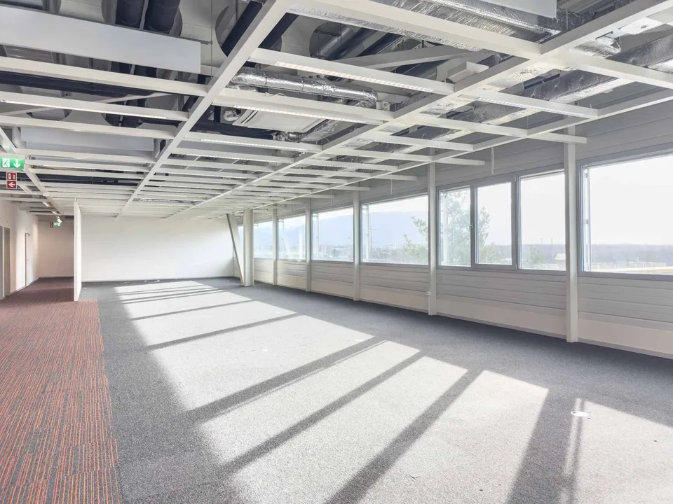 Vernier - Surface de 1380 m2 en attique - Immeuble IKEA