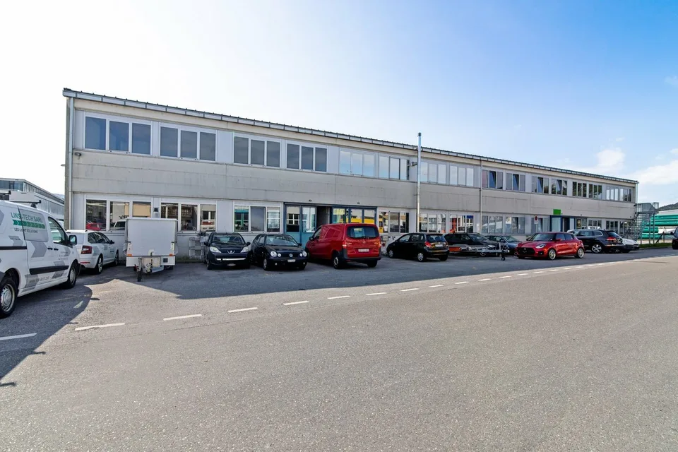 Bureaux lumineux de 136m2 à louer au 1er étage