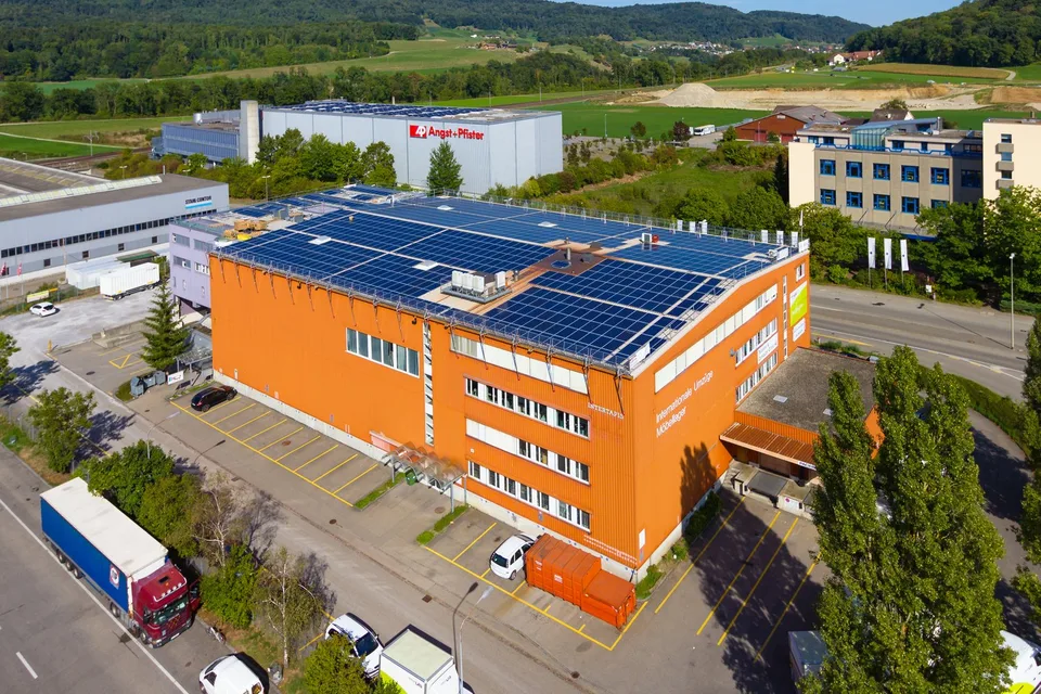 Superficie esterna attraente in una posizione ottimale a Embrach – 260 m² in affitto