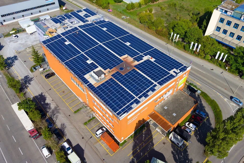 Superficie esterna attraente in una posizione ottimale a Embrach – 260 m² in affitto