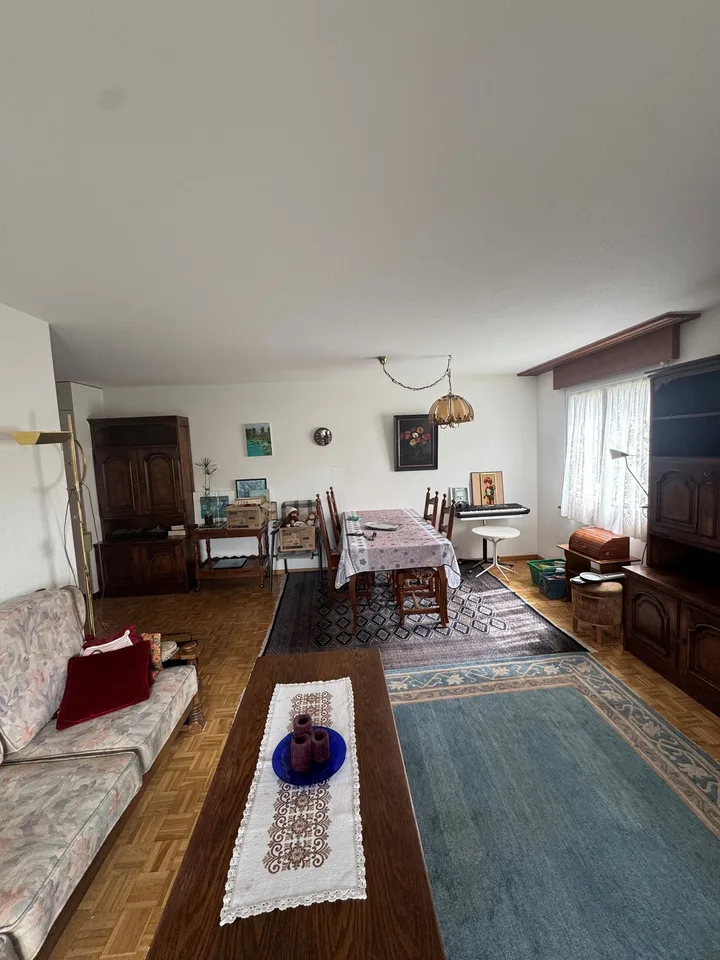 Appartamento soleggiato di 3,5 locali con vista lago a Ipsach